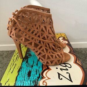 Zigi Soho Cut Out Heels size 6